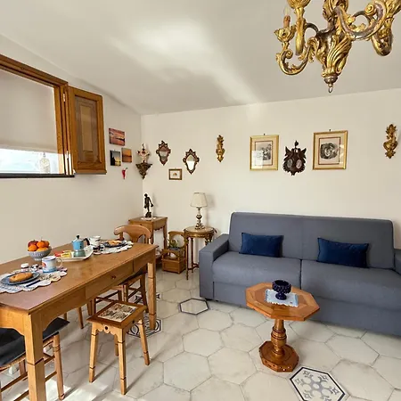 Resta Cu Mme Nyaraló Praiano